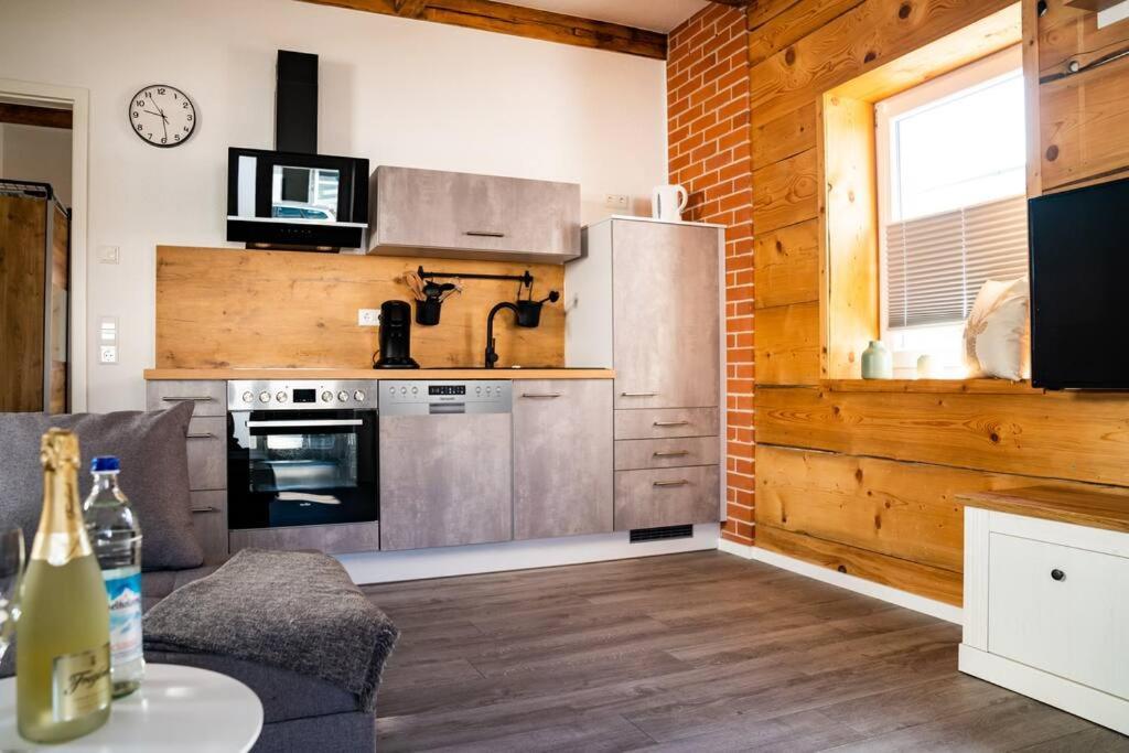 Neu Renoviertes Ferienhaus/wohnunng Kleine Auszeit Sonnenbühl Exterior foto