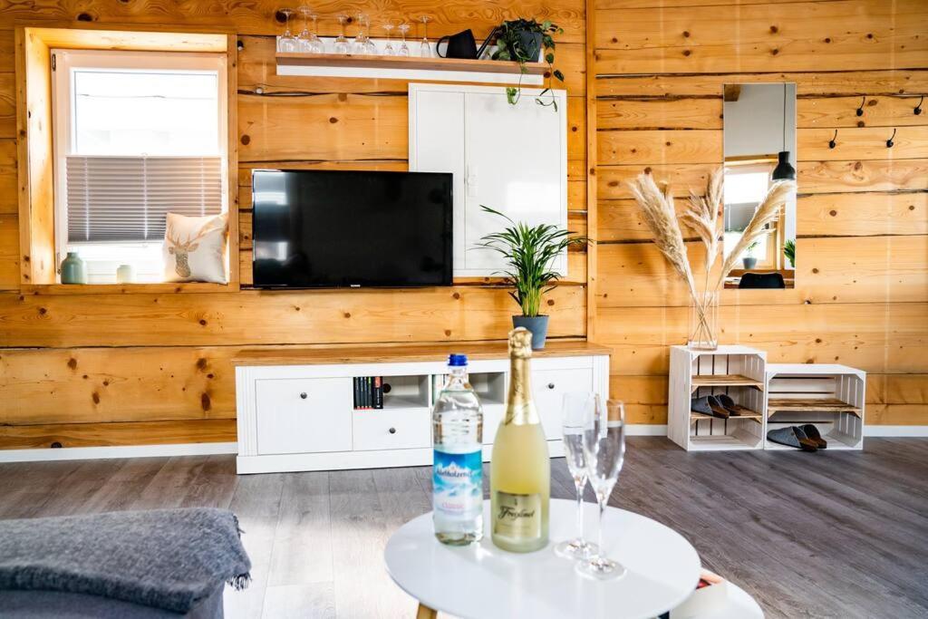 Neu Renoviertes Ferienhaus/wohnunng Kleine Auszeit Sonnenbühl Exterior foto